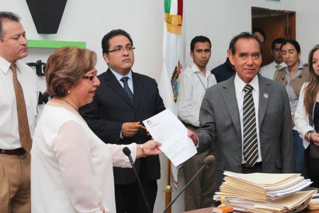 EL PASADO MIERCOLES 15 DE MAYO ACUDIO NUESTRO PRESIDENTE ANTONIO LUNA ANDRADE A REGISTRAR A LOS CANDIDATOS A DIPUTADOS LOCALES POR MAYORIA RELATIVA AL IEV 