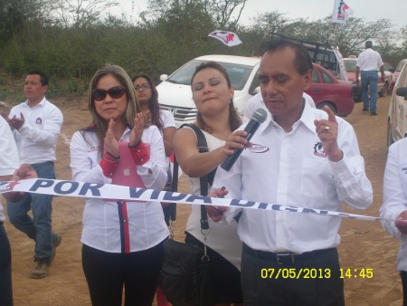 EL PASADO 7 DE MAYO NUESTRO PRESIDENTE EN EL ESTADO DE VERACRUZ EL CONTADOR ANTONIO LUNA ANDRADE HIZO LA ENTREGA DE TERRENOS A LOS MILITANTES MAS CUMPLIDOS, GRACIAS CONTADOR POR ESTOS PREDIOS
