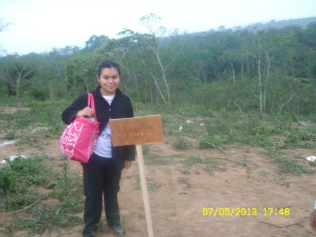 LA COMPAÑERA OLGA ALICIA MENDEZ DE LA LUZ UNA DE LAS BENEFICIADAS EN LA ENTREGA DE TERRENOS EL PASADO 7 DE MAYO DEL 2013